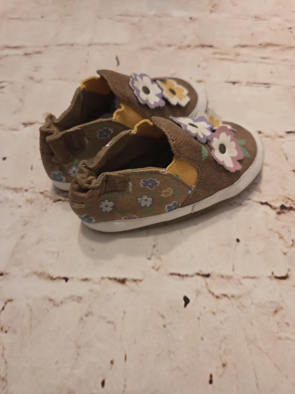 Robeez soft brown
